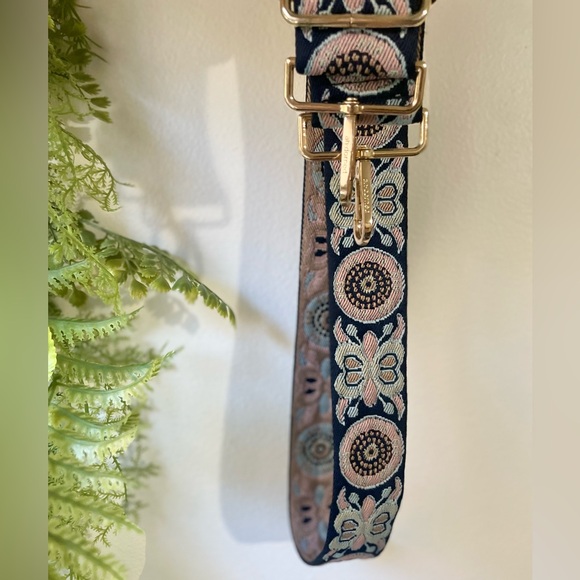 Ahdorned guitar style bag strap - Picture 2 of 3